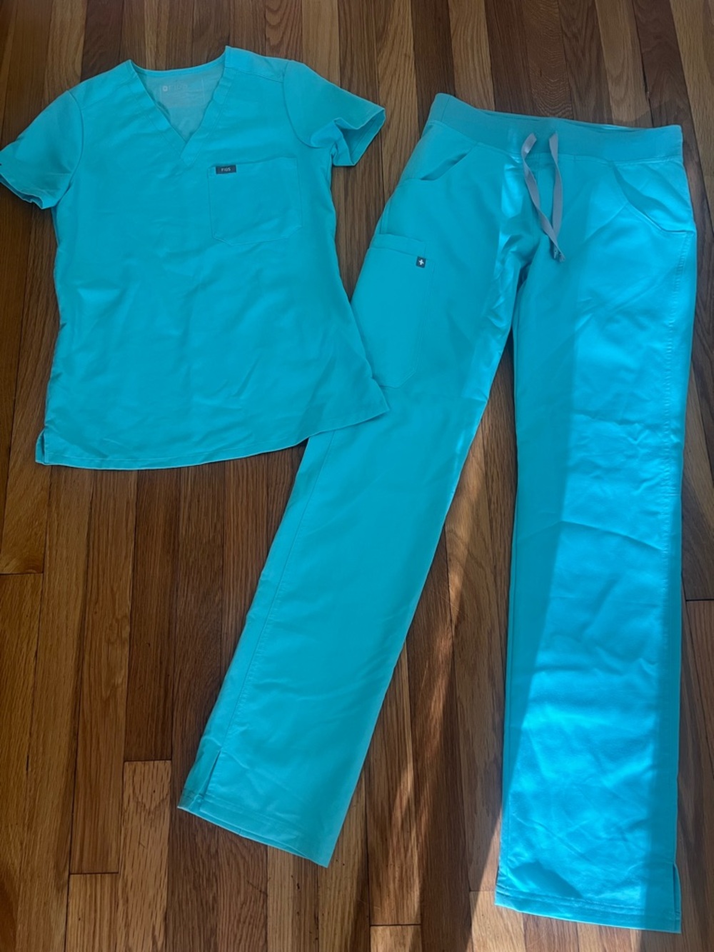 FIGS Aqua Blue Scrub Set - EUC